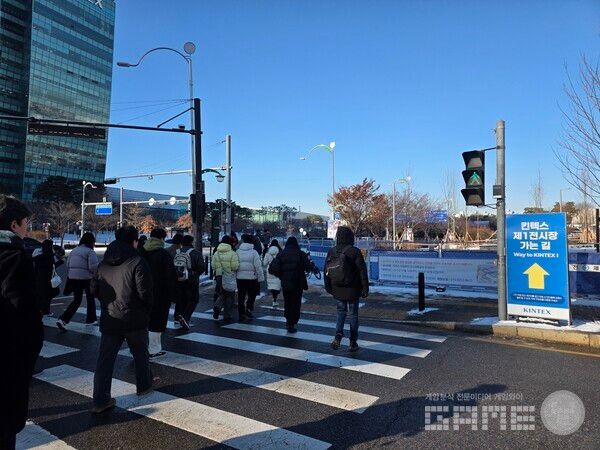 GTX A 킨텍스역 1번출구를 나와 킨텍스로 가는 길. AGF 2025 /게임와이 촬영