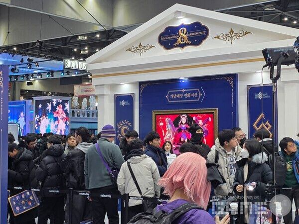 체험을 하기 위한 줄이 꽤 길다. AGF 2025 넷마블 부스 /게임와이 촬영