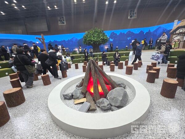 게임 속 모닥불을 잘 표현했다. AGF 2025 넥슨 부스 /게임와이 촬영