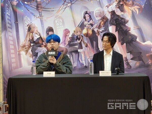 좌측부터 시프트업의 주종현 디렉터, 타카키 히로시 디렉터다 / 게임와이 촬영&nbsp;