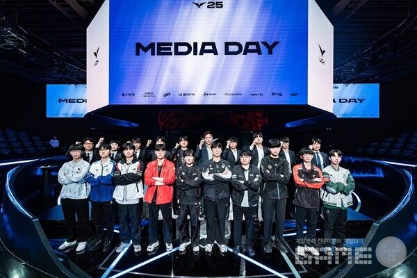 2025 LCK컵 미디어데이 행사에 참가한 10개 팀 감독과 선수들 /라이엇게임즈