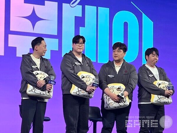 (왼쪽부터) 넷마블&nbsp;조성영 사업본부장,&nbsp;김정기 개발총괄,&nbsp;손건희 기획팀장,&nbsp;황해빛누리 크리에이티브 디렉터 / 게임와이 촬영