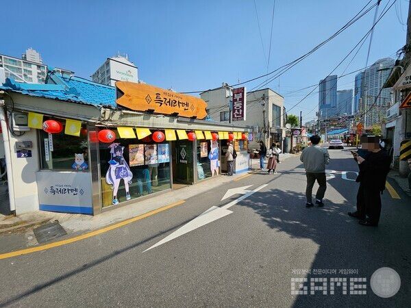 용산역 철도길을 따라 이동하면 바로 찾을 수 있는 특제 라멘 팝업스토어 / 게임와이 촬영