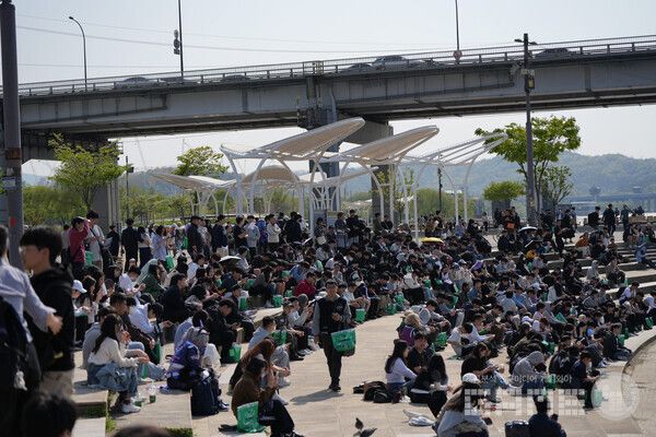 생각 이상으로 많은 이용자들이 현장에 모였다 / 게임와이 촬영