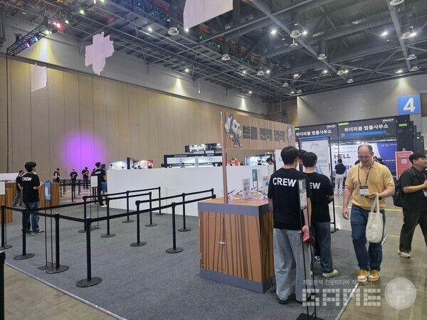 브롤 전적 검색에는 신형 갤럭시S 25엣지가 사용된다.&nbsp;