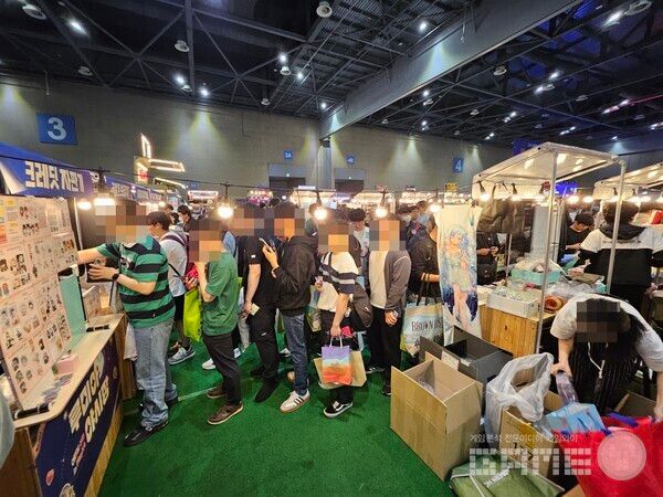 인기있는 야시장 부스의 경우 어지간한 대기업급의 대기열을 자랑한다&nbsp;/ 게임와이 촬영