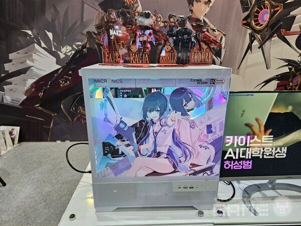 곧 만나볼 수 있는 데비와 마를렌의 신규 스킨이 그려진 컴퓨터 케이스&nbsp;/ 게임와이 촬영