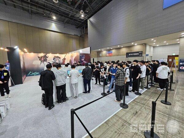 오전 10시, 시작하자마자 이터널 리턴 부스에는 정말 많은 이용자가 방문했다 / 게임와이 촬영