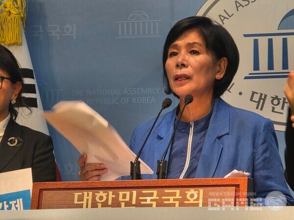 여야가 조속히 법안을 도입할 것을 촉구하는 더불어민주당 최민희 의원 /게임와이 촬영
