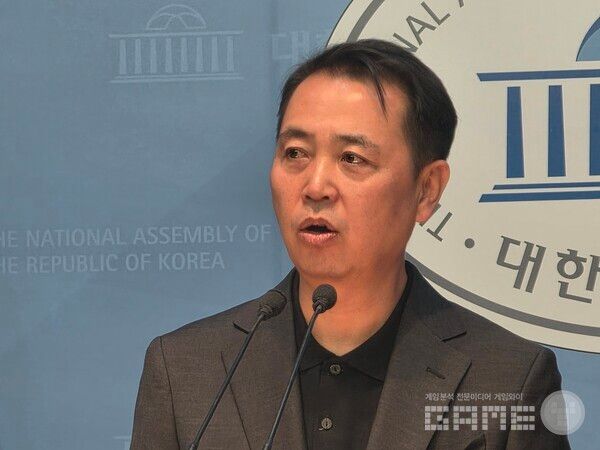 구글과 애플이 개발사와 상호 존중하는 환경 조성되어야 한다고 이야기하는 모바일게임협회 황성익 회장 /게임와이 촬영