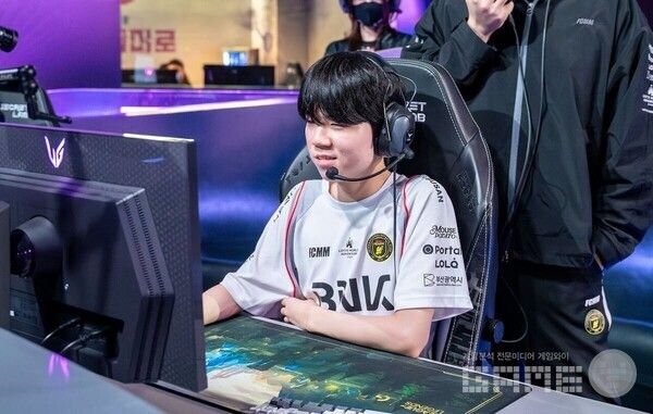 5주 차 골드킹 자리에 앉은 BNK 피어엑스 바텀 라이너 ‘디아블’ 남대근 / LCK