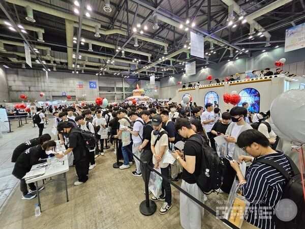 예상하기는 했지만... 이번에도 대기열이 정말 어마어마했다&nbsp;/ 게임와이 촬영