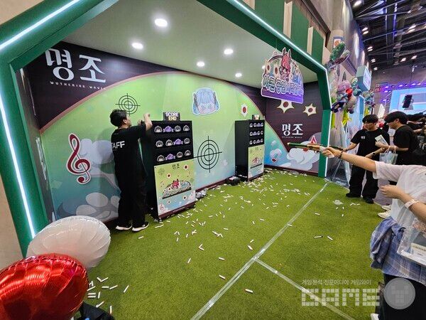 총으로 과녁을 맞추는 이벤트도 있었으며&nbsp;/ 게임와이 촬영