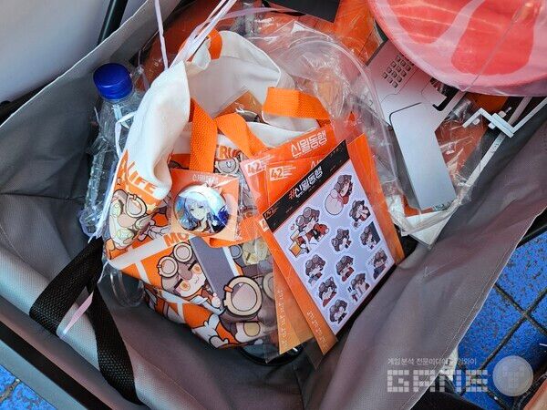 정말 간단한 방식으로 진행되는 미니게임만 체험해도 굿즈와 문화 상품권을 받을 수 있었다&nbsp;/ 게임와이 촬영