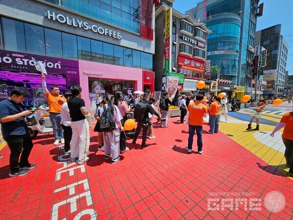 오후 1시부터 양쪽으로 나뉘어 행사가 본격적으로 시작됐는데, 이미 대기열이 형성되어 있었다 / 게임와이 촬영