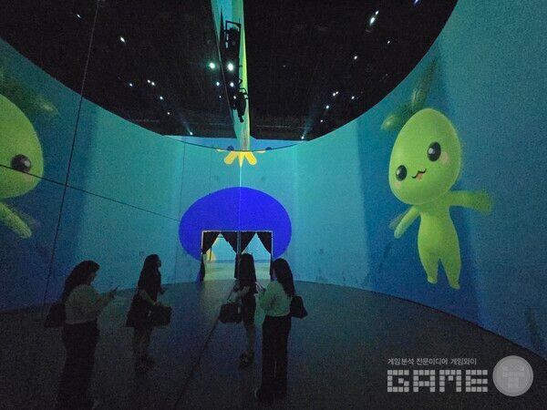 로스트아크 미디어아트 전시회 '빛의 여정' 현장 / 게임와이 촬영