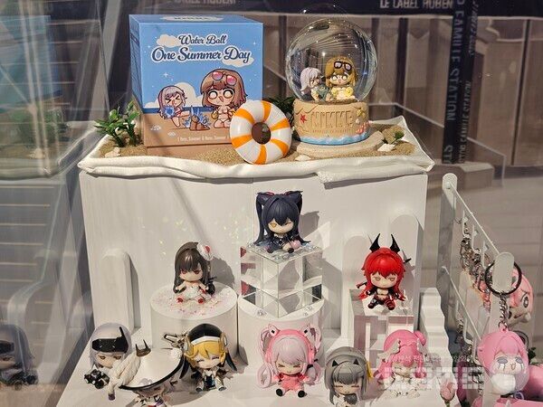 도로롱 관련 굿즈와 미니 피규어를 시작으로&nbsp;/ 게임와이 촬영