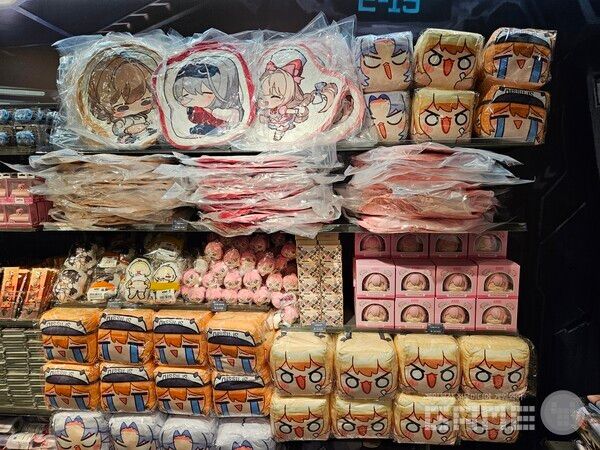 다양한 종류의 니케 쿠션들&nbsp;/ 게임와이 촬영