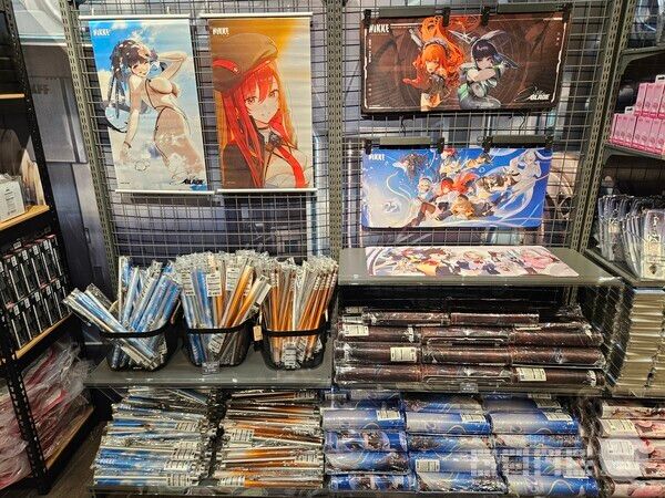 스텔라 블레이드의 굿즈도 일부 준비되어 있었다&nbsp;/ 게임와이 촬영