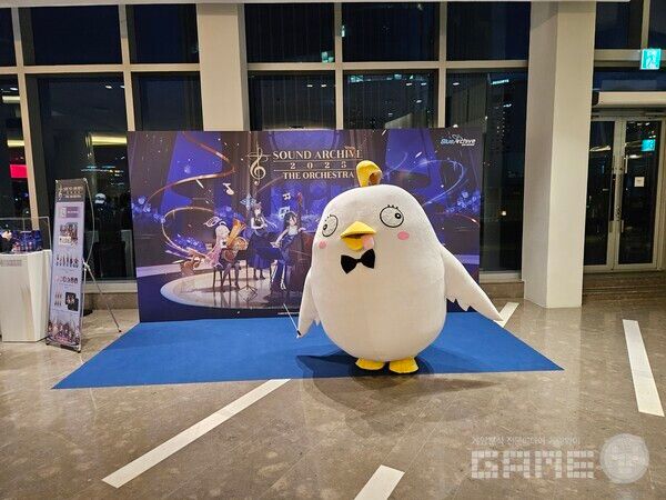 지난 오케스트라에서도 이용자들과 많은 사진을 찍은 페로로도 방문했다 / 게임와이 촬영