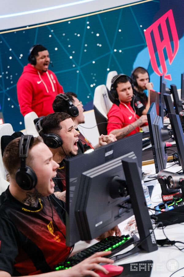 EWC 크로스파이어 2일차_8강전 첫 선착 알 카디시아