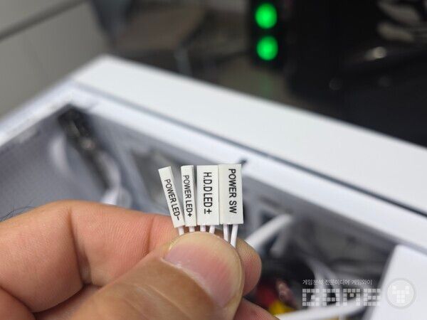 그리고 이렇게 파워 LED, 하드LED, 파워 등 하나하나 제대로 꽂아야 한다는 사실을 알게 된다.&nbsp;