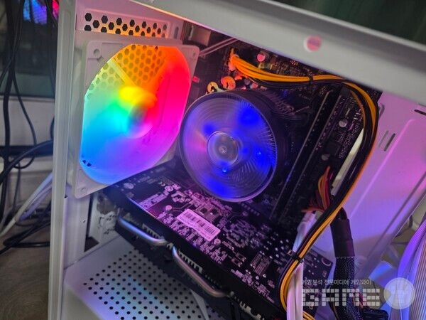 예쁘기도 하지...그런데 모니터에 화면이 안 들어온다.&nbsp;