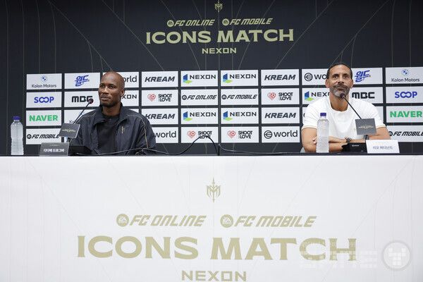 이날 미디어 데이에는 양팀의 주장인 디디에 드록바와 리오 퍼디난드가 참석했다 / 넥슨 제공&nbsp;