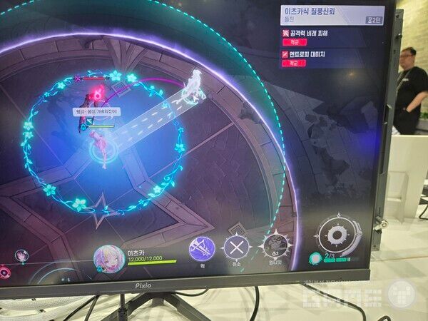 스마일게이트 부스 '미래시' 시연 현장 / 게임와이 촬영