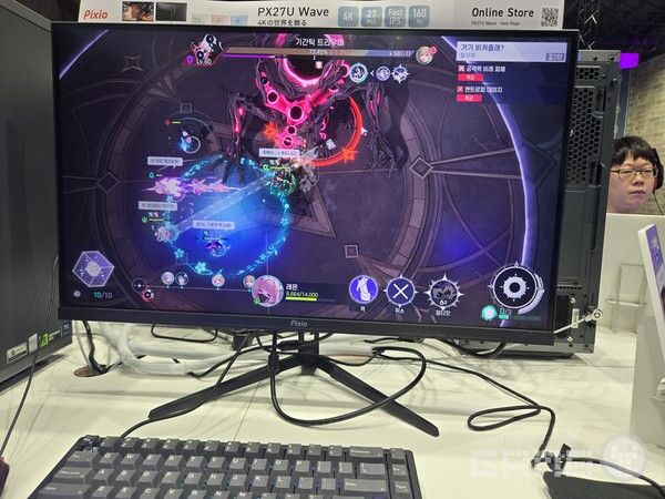 스마일게이트 부스 '미래시' 시연 현장 / 게임와이 촬영