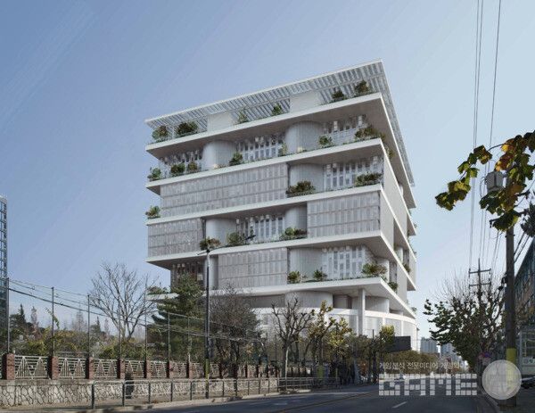 크래프톤은 지난 2021년 11월 미래에셋자산운용과 손잡고 이마트 성수점 토지 및 건물을 1조 2200억원에 사들였다. 크래프톤과 미래에셋 컨소시엄은 이르면 2027년까지 복합 건물 개발을 완료할 예정이다.