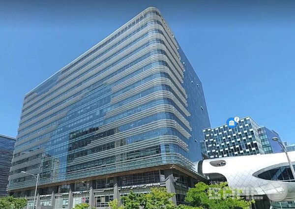 카카오게임즈가 입주해 있는 판교 알파돔타워&nbsp;