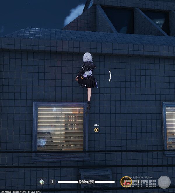 건물을 오르는 수준이 아니다. 달리면서 올라가는 느낌이다. 원신의 벽타기보다는 훨씬 수월하다.&nbsp;이환(NTE) /게임와이 촬영