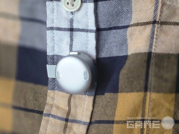 옷에 핀처럼 장착해도 되고,&nbsp;