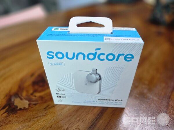 앤커(Anker) 사운드코어의 AI 보이스 레코더 워크(Work)다.