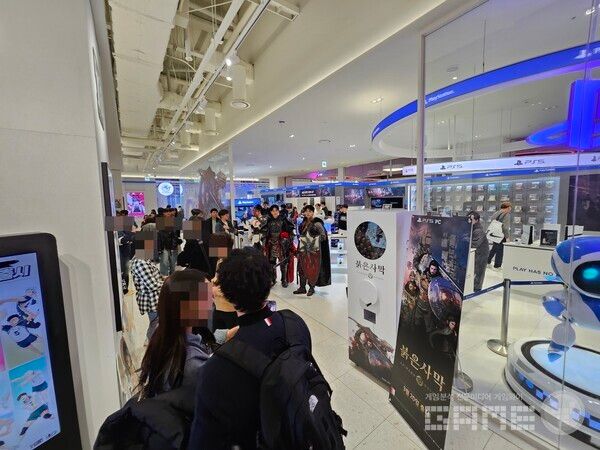 코스어와 사진을 찍기 위해 생긴 대기열 / 게임와이 촬영