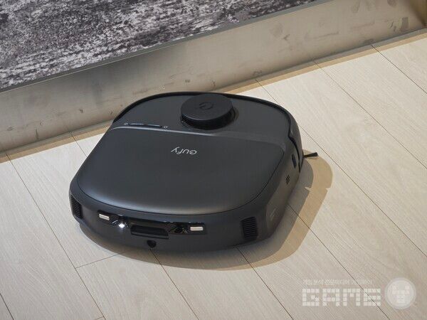 현장에 전시된 로봇청소기 제품 /게임와이 촬영