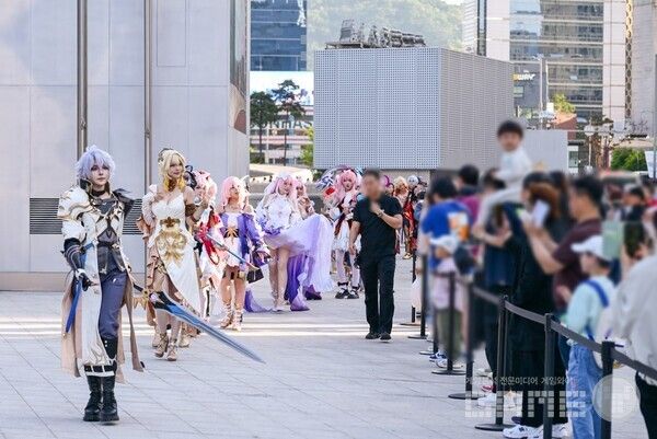 ‘붕괴:&nbsp;스타레일’, 3주년 ‘환락!&nbsp;패션 퍼레이드’ /호요버스