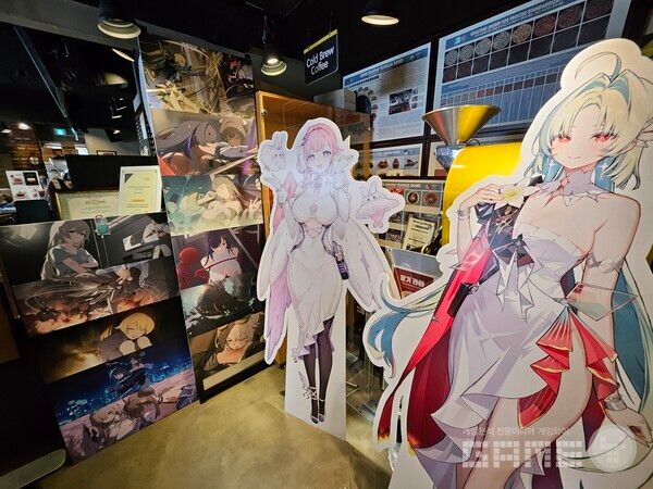 카페 내부의 모습. 카제나로 꾸며져 있다 / 게임와이 촬영