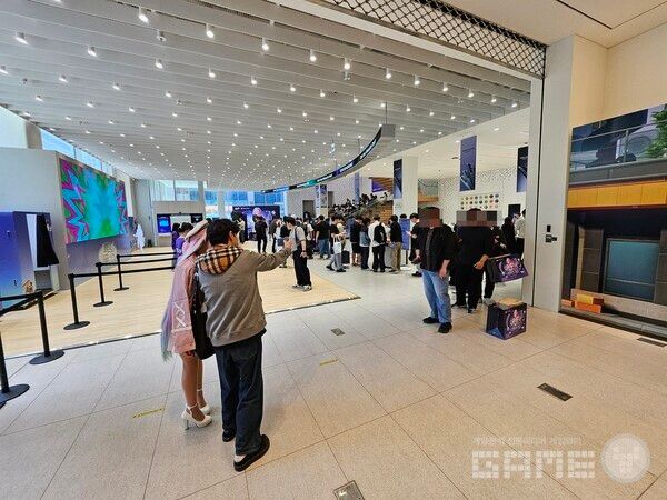 키레네 코스어와 사진을 찍을 수 있는 이벤트도 마련되어 있다 / 게임와이 촬영