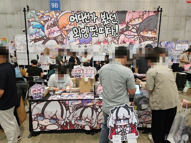 서브컬처 관련 게임을 한다면 너무나도 친숙한 낡은창고 작가의 부스 / 게임와이 촬영
