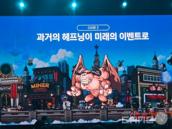 009년 메이플스토리 커닝시티에서 이벤트 보따리를 열자 초고레벨 보스가 튀어나와 마을이 아수라장이 된 사건은, 회사가 기획한 콘텐츠가 아니었는데도 유저들이 '커닝시티 대참사'라 이름 붙이며 15년 넘게 회자되는 문화로 남았고, 2023년 말에는 유저 창작팀이 그 장면을 직접 재현해 올리기까지 했다. 