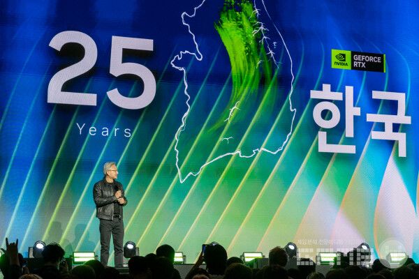황 CEO는 지난해 10월 지포스 출시 25주년 행사에서 