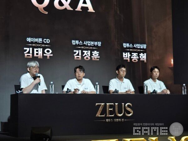 (왼쪽부터) 정성훈 에이버튼 디렉터, 김태우 에이버튼 CD, 김정훈 컴투스 사업본부장, 박종혁 컴투스 사업실장