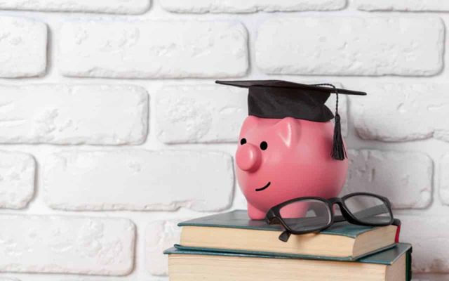 학사모쓴 돼지저금통