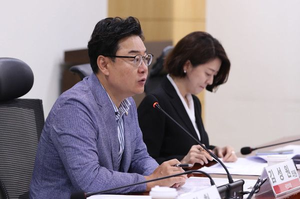 ▲ 김성원 국민의힘 코인게이트 진상조사단장이 31일 오전 서울 여의도 국회 의원회관에서 열린 코인게이트 진상조사단 전체회의에서 발언을 하고 있다. 사진=뉴시스