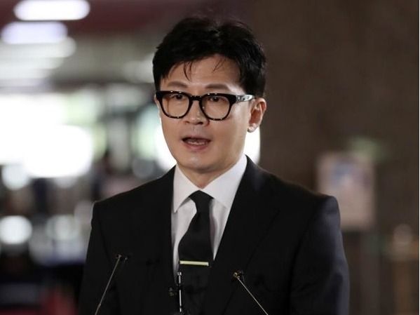 ▲ 한동훈 법무부 장관이 26일 오전 서울 여의도 국회에서 열린 법제사법위원회 회의 참석에 앞서 취재진의 질문에 답하는 모습. 사진=뉴시스