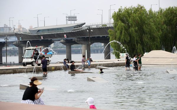 ▲ 태풍 '카눈' 지나간 자리에 찾아온 무더위 사진=뉴시스