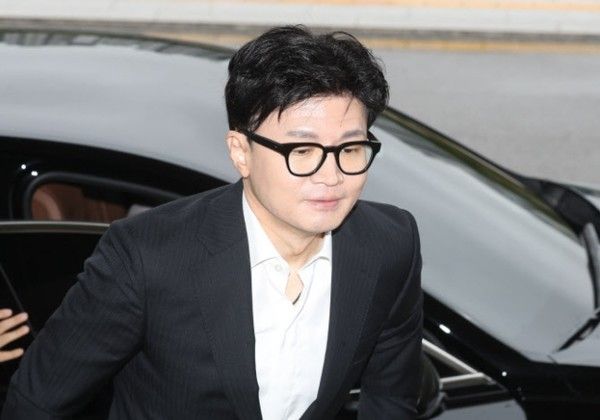 ▲ 한동훈 법무부 장관이 27일 오전 경기 과천시 법무부 청사로 출근하고 있다. 사진=뉴시스