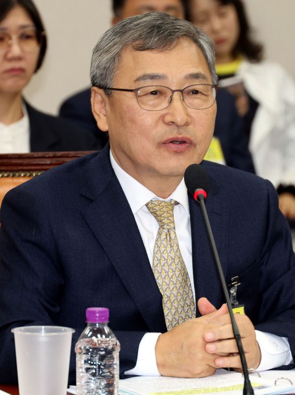 ▲ 정근식 서울시교육감이22일 오전 서울 여의도 국회 교육위원회에서 열린 서울시교육청, 경기도교육청 등에 대한 국정감사에서 의원들의 질의에 답변하고 있다. 사진=뉴시스